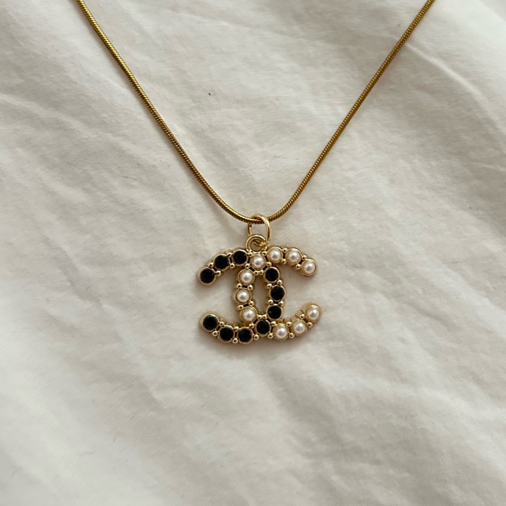 Chanel Elegant Gold and Black Pendant Necklace